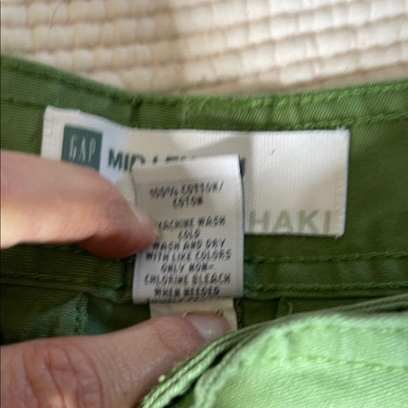 Old Navy Vibrant Green Women's Bermudas - Picture 3 of 6